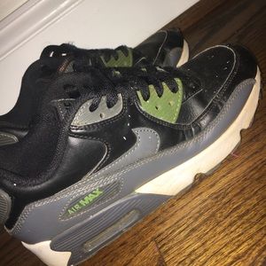 Nike air maxes size 6